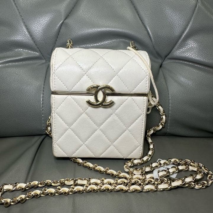 Chanel Vanity Case, White, condition grade A