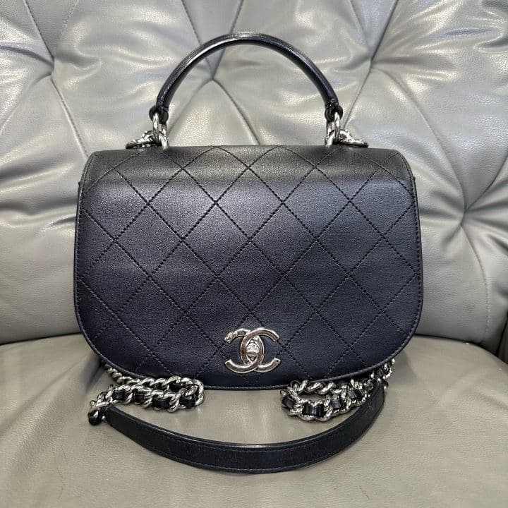 Chanel Messenger Bag, Black / silver hardware, condition grade A