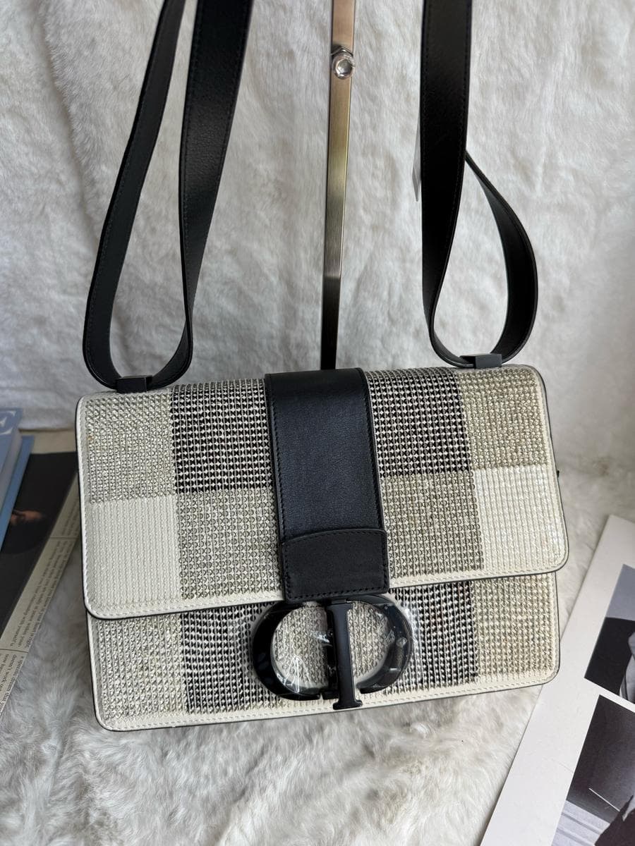 Dior 30 Montaigne Medium (crystal clasp) — photo 1