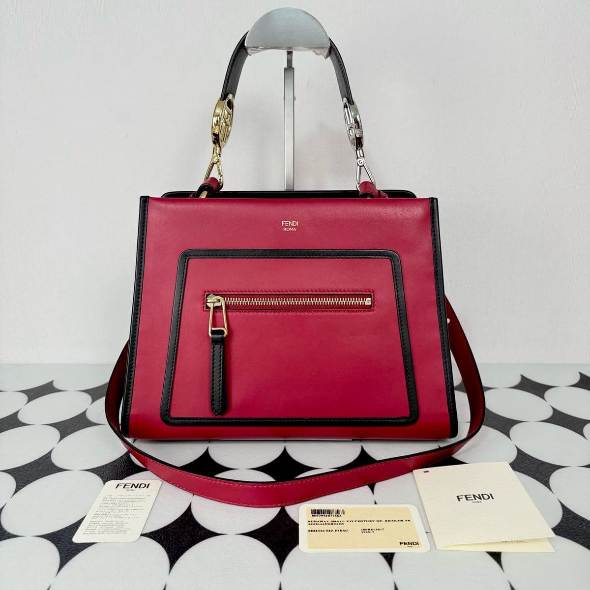 Fendi Runaway, Black / Red, condition grade A