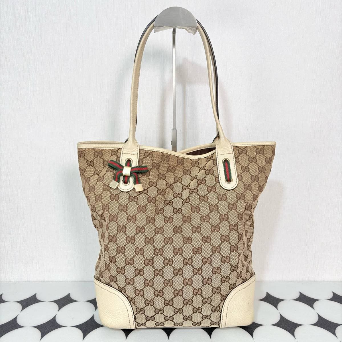 Gucci GG Supreme Top Handle Shoulder Bag, , condition grade A
