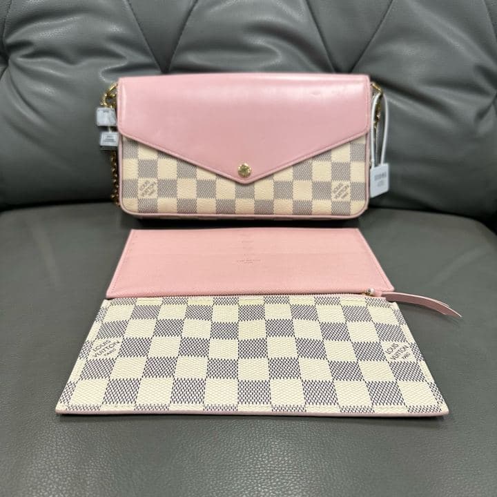 Louis Vuitton 3-in-1 Pochette Set, White / Pink, condition grade A