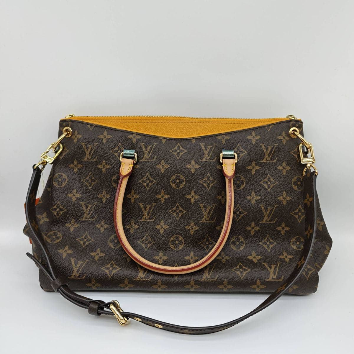 Louis Vuitton Pallas, Brown, condition grade A