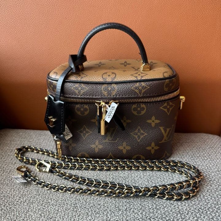 Louis Vuitton Vanity Case, Brown, condition grade A