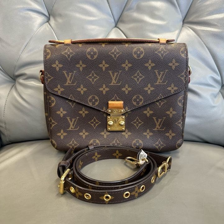 Louis Vuitton Monogram Messenger Bag, Brown, condition grade A