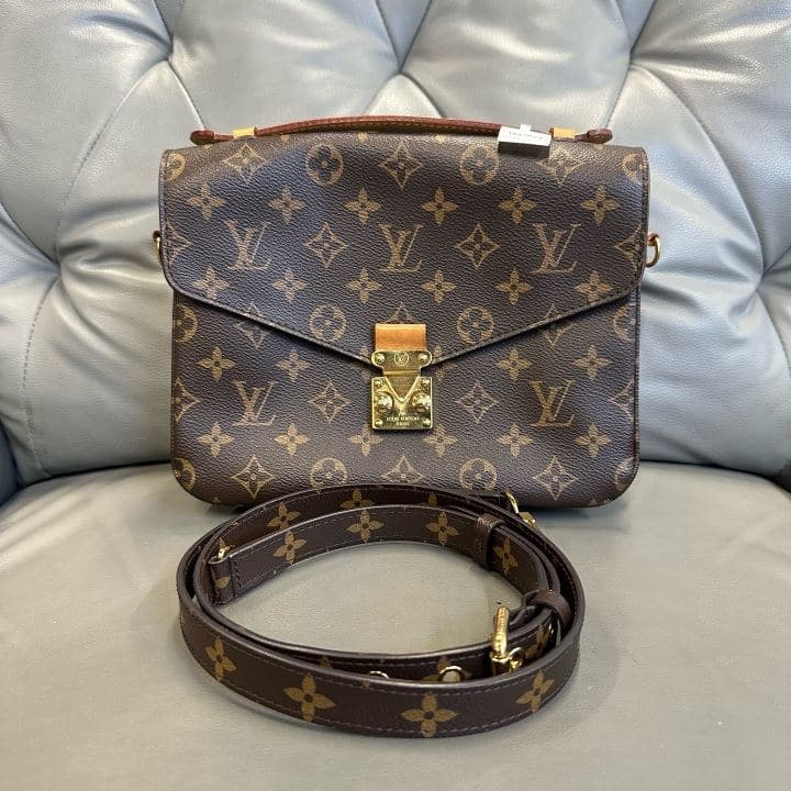 Louis Vuitton Monogram Messenger Bag, Brown, condition grade A