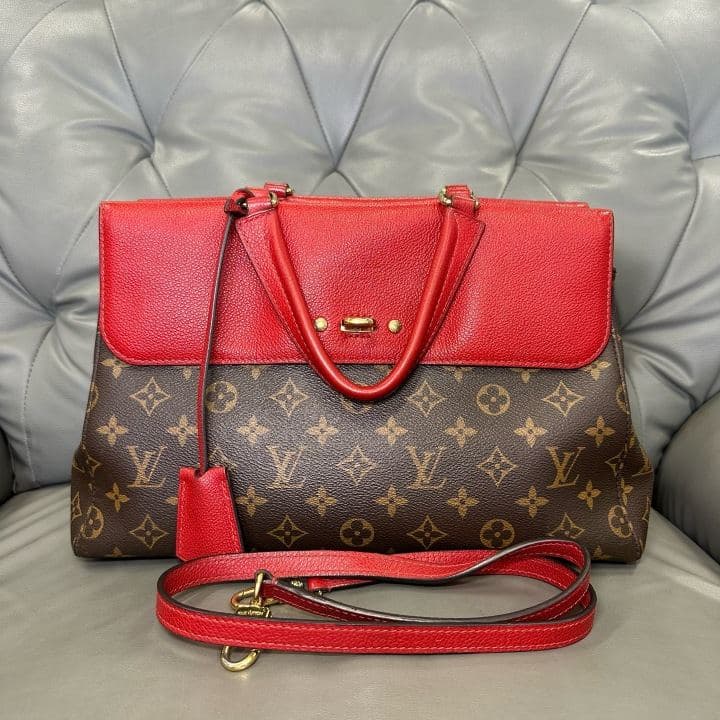 Louis Vuitton Venus, Brown / Red, condition grade A