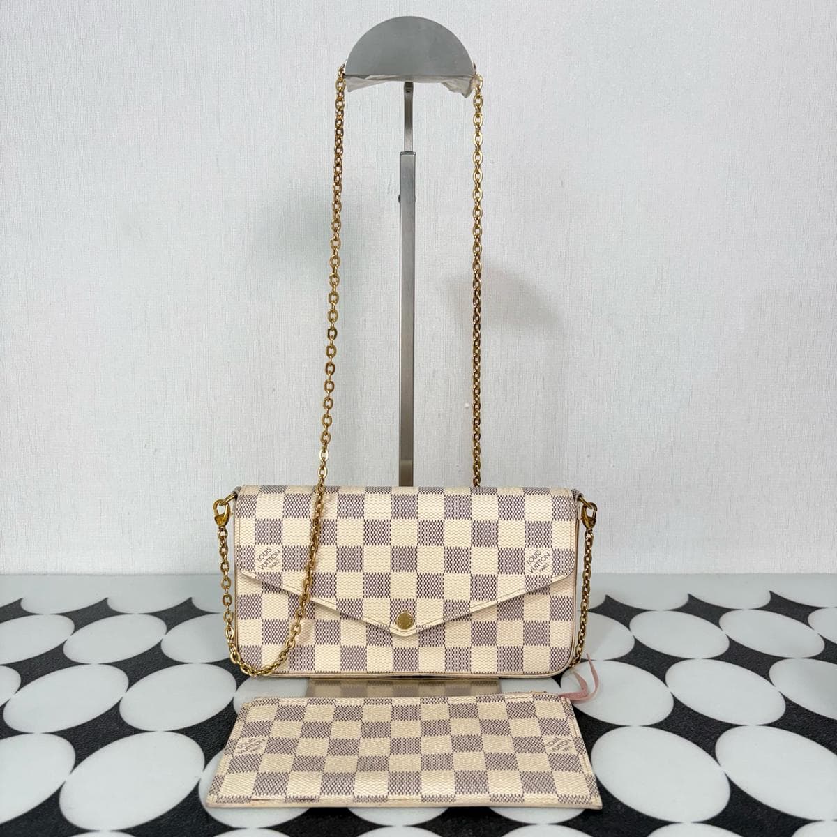 Louis Vuitton Damier Azur 3-in-1 Chain Crossbody, White, condition grade A