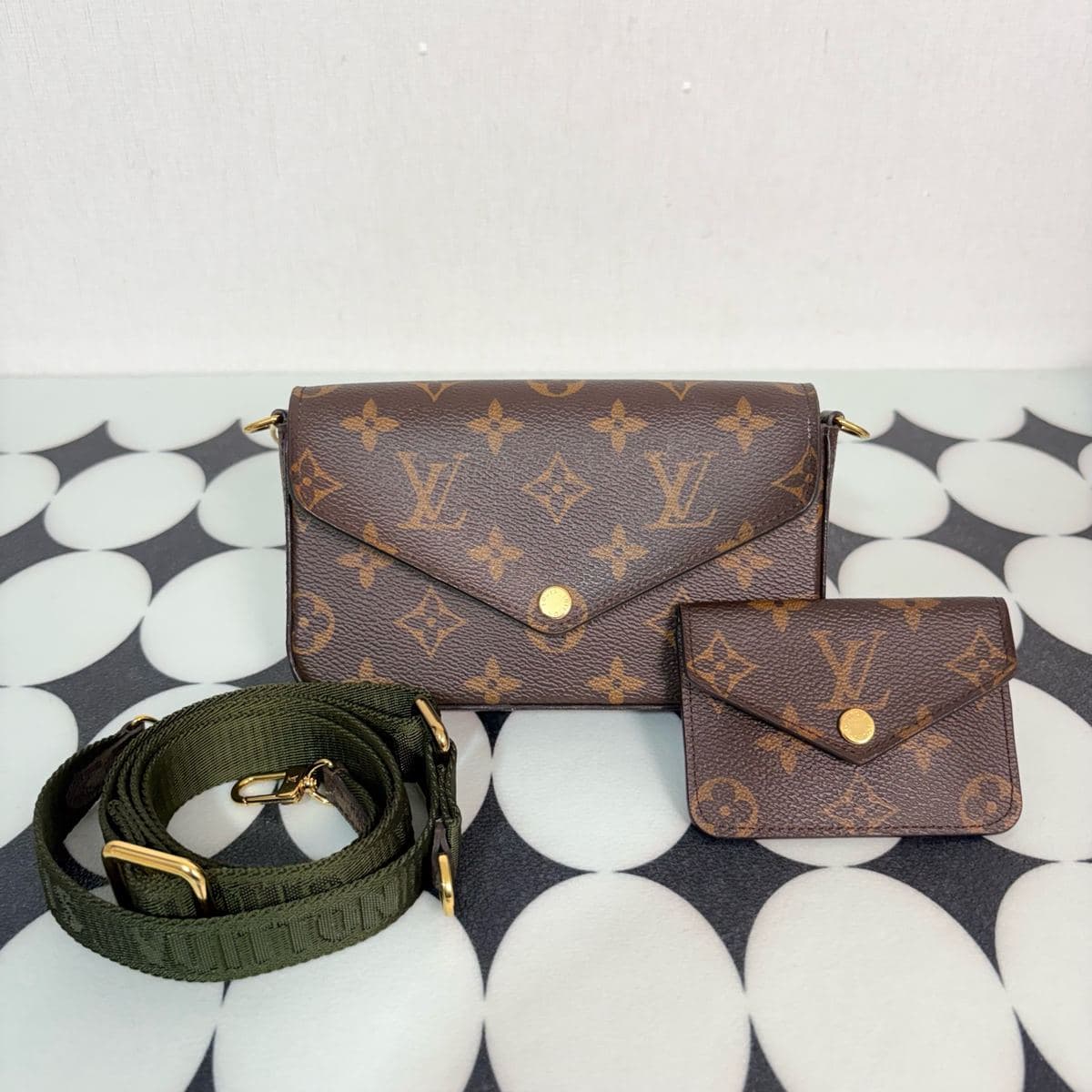 Louis Vuitton Multi Pochette Accessoires, Brown / Khaki strap, condition grade A