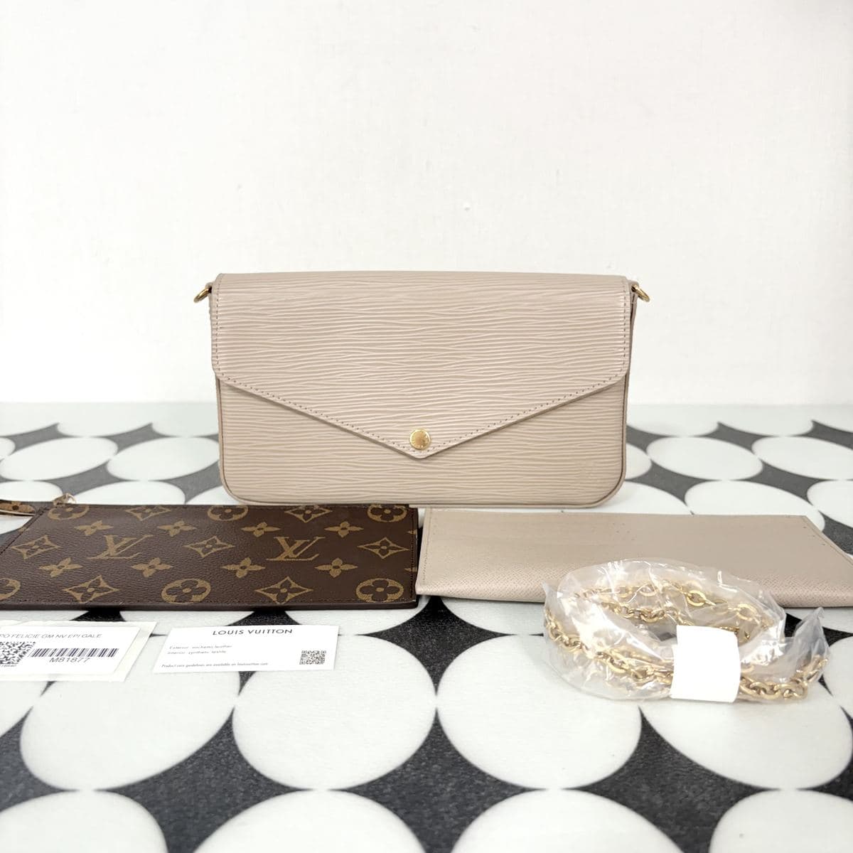 Louis Vuitton Epi 3-in-1 Crossbody, , condition grade A