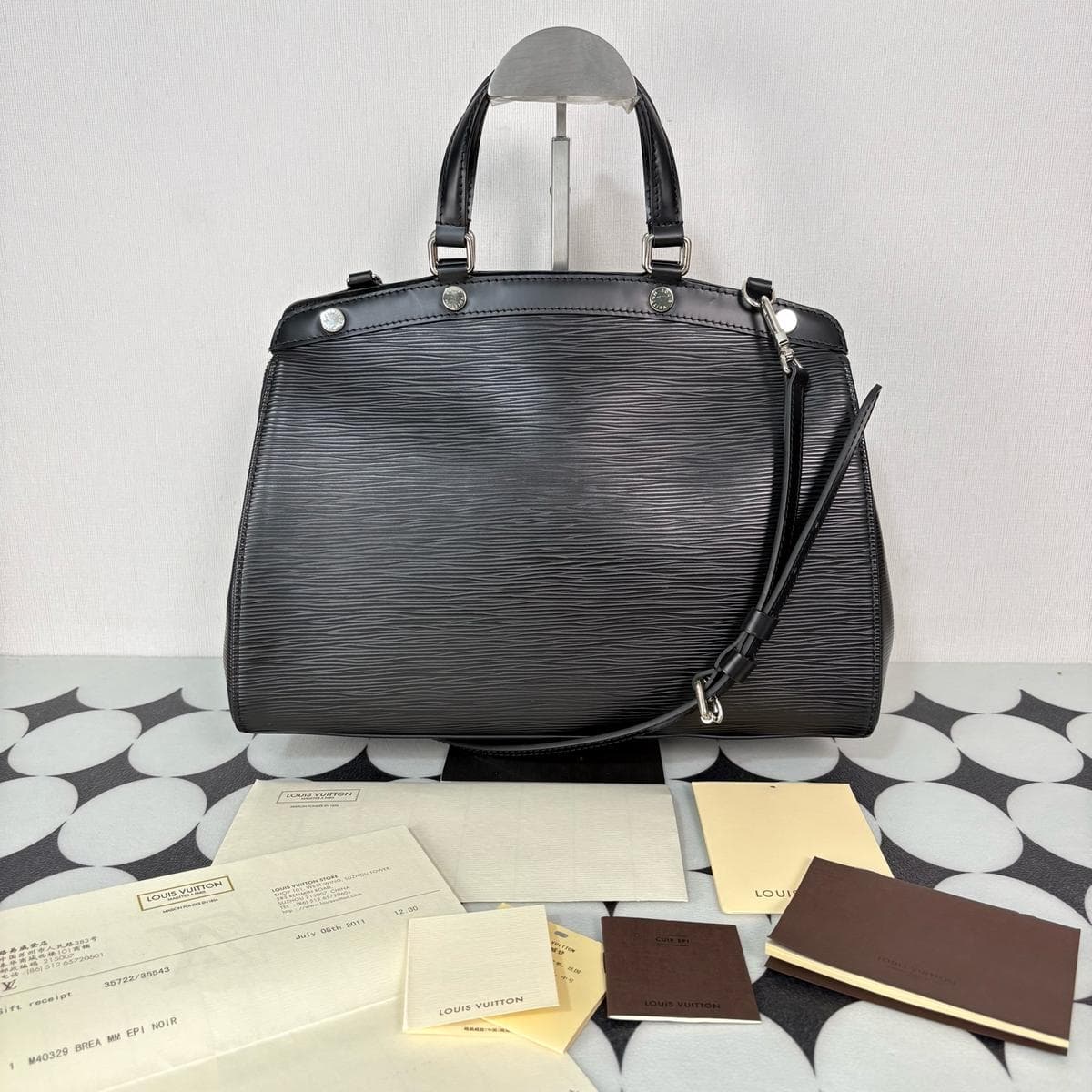 Louis Vuitton Bréa, Black, condition grade A