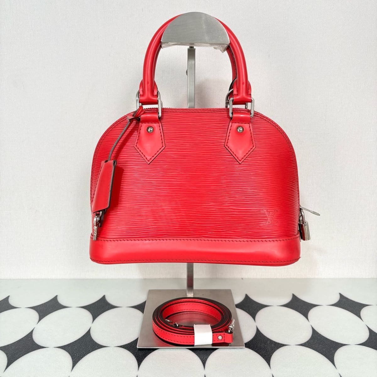 Louis Vuitton Alma, Red, condition grade A