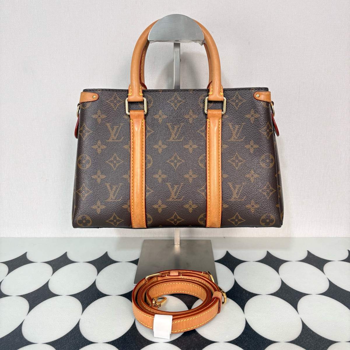 Louis Vuitton Montaigne BB, Brown, condition grade A