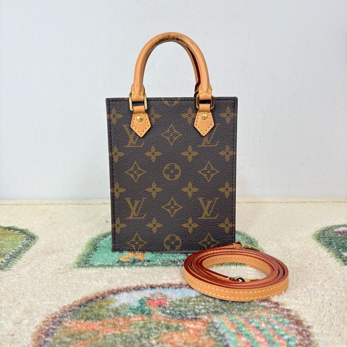 Louis Vuitton Sac Plat, Brown, condition grade A