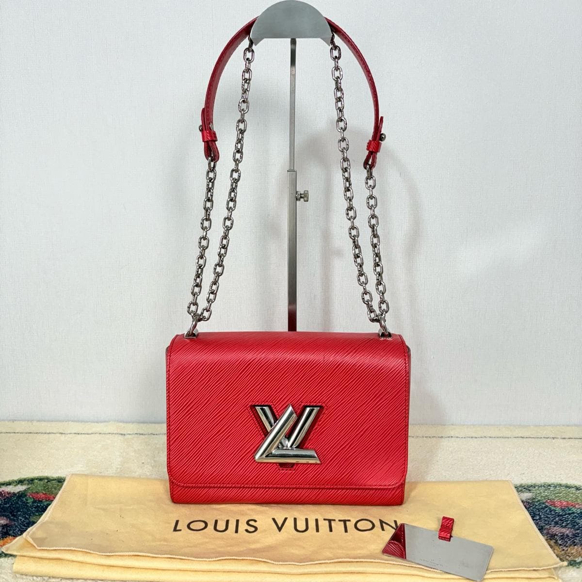 Louis Vuitton Twist, Red, condition grade A