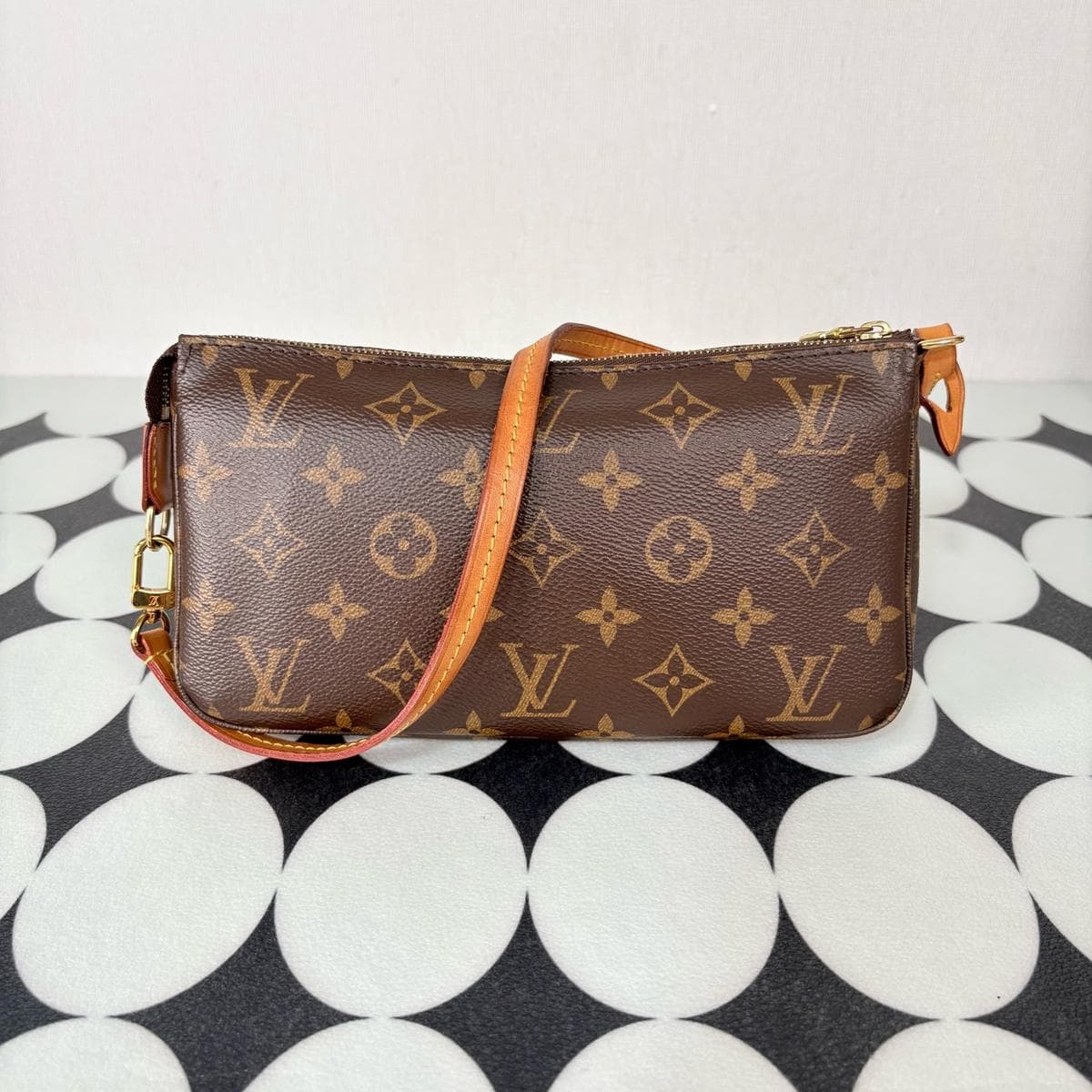 Louis Vuitton Pochette Accessoires, Brown, condition grade A