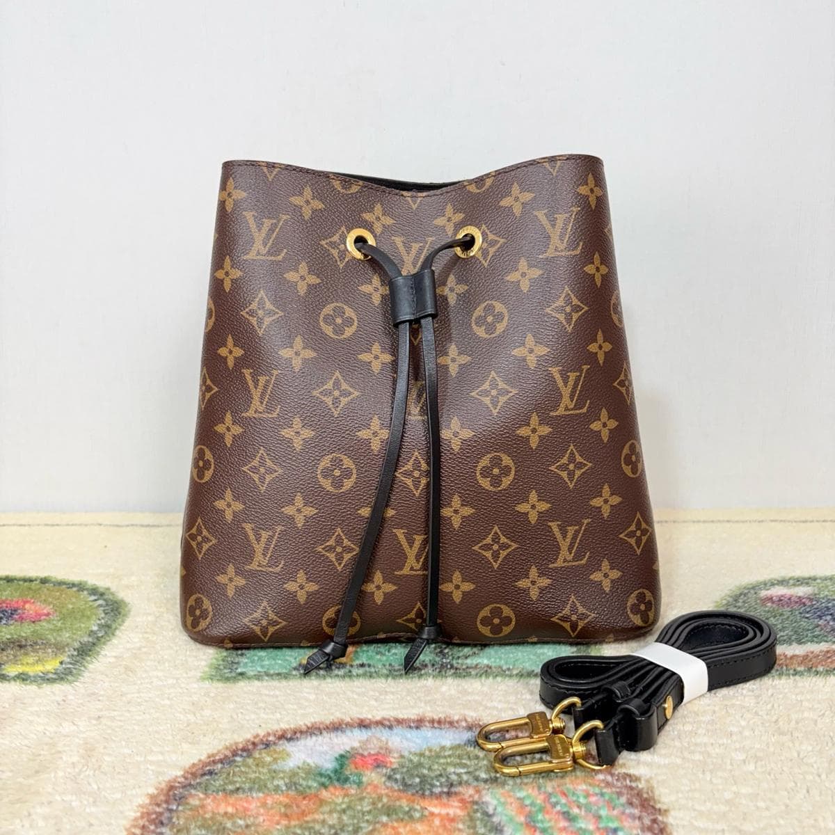 Louis Vuitton NéoNoé, Brown / Black, condition grade A