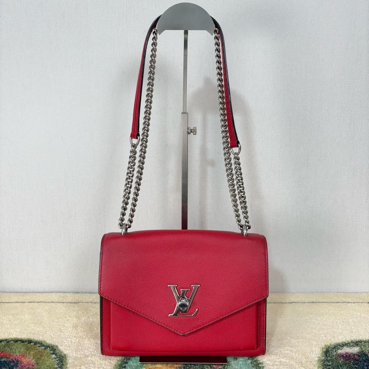 Louis Vuitton LockMe Chain Messenger, , condition grade A