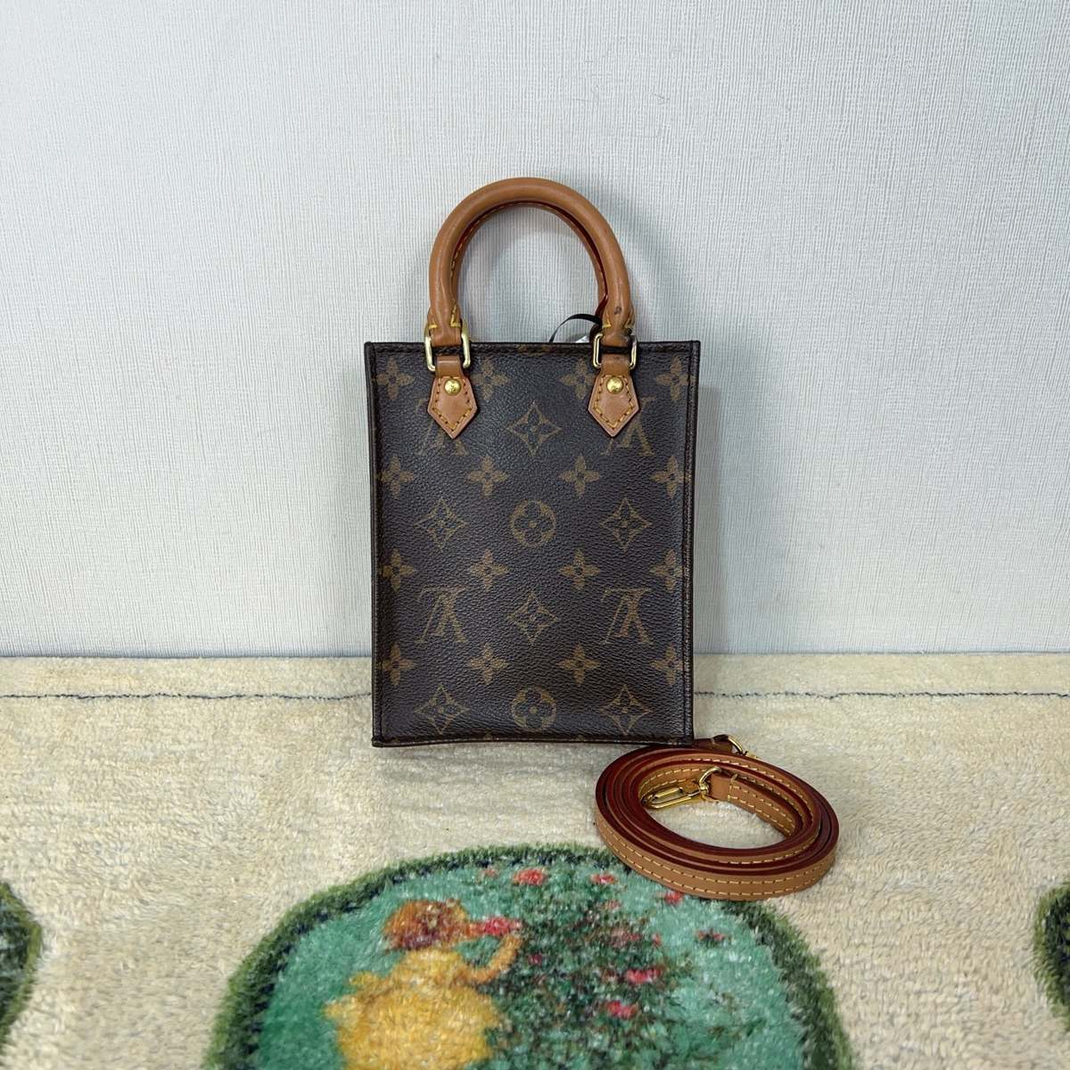 Louis Vuitton Sac Plat, Brown, condition grade A